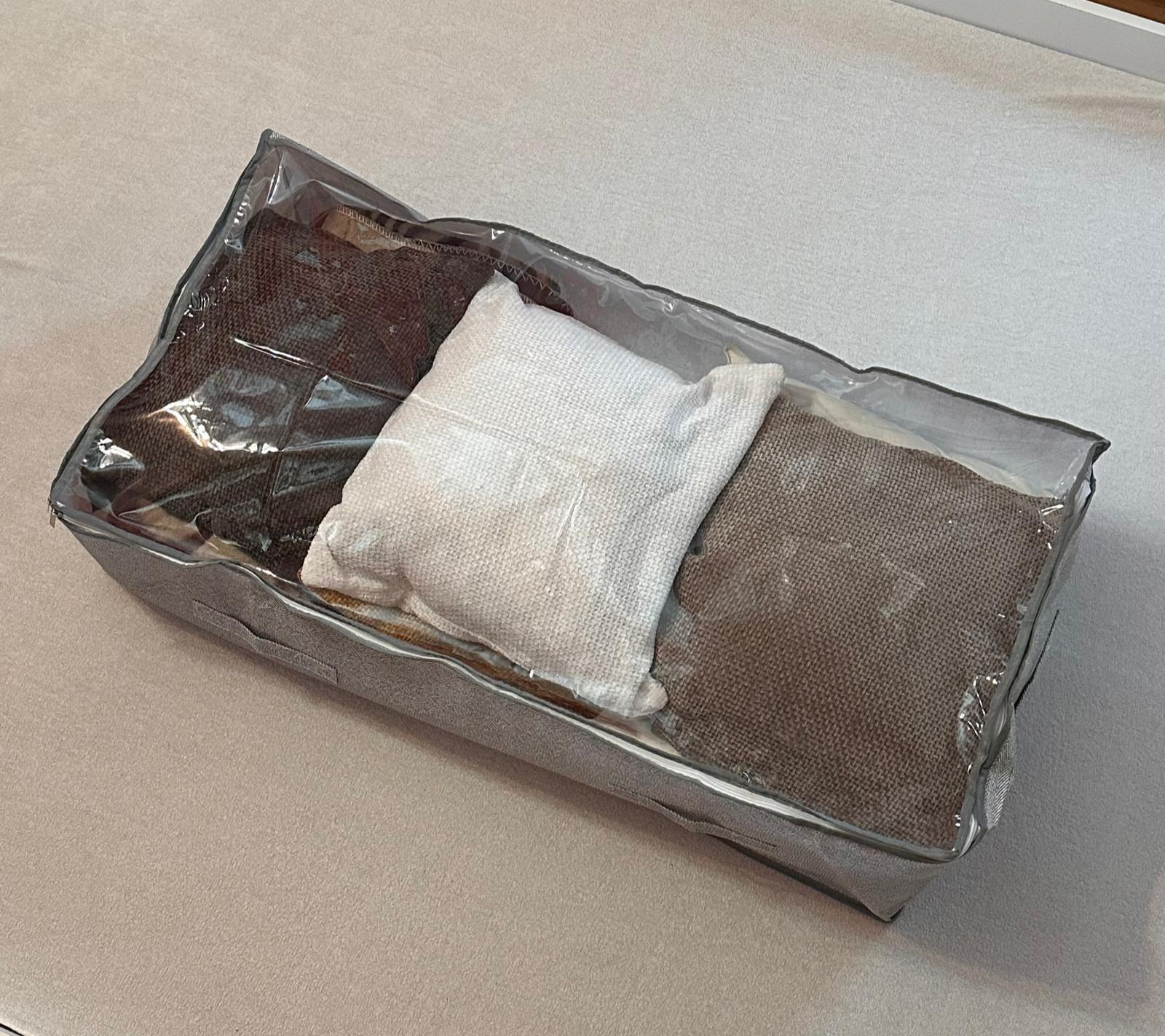 Dust-proof rectangular storage box