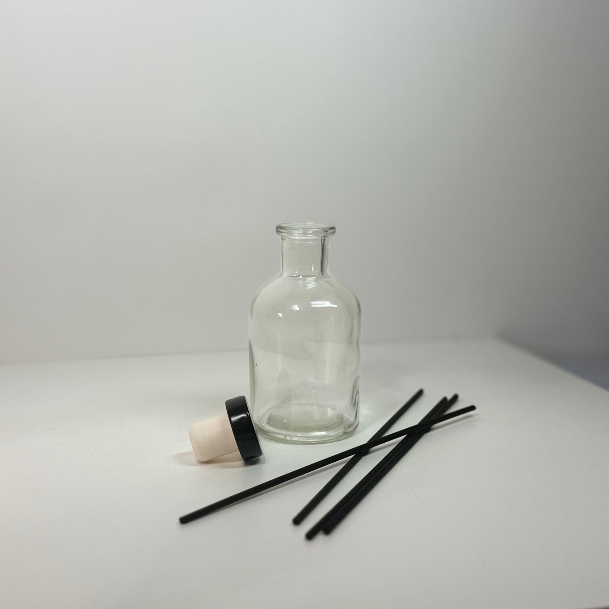 Glass diffuser bottle with 4 sticks and cap set, 125mL