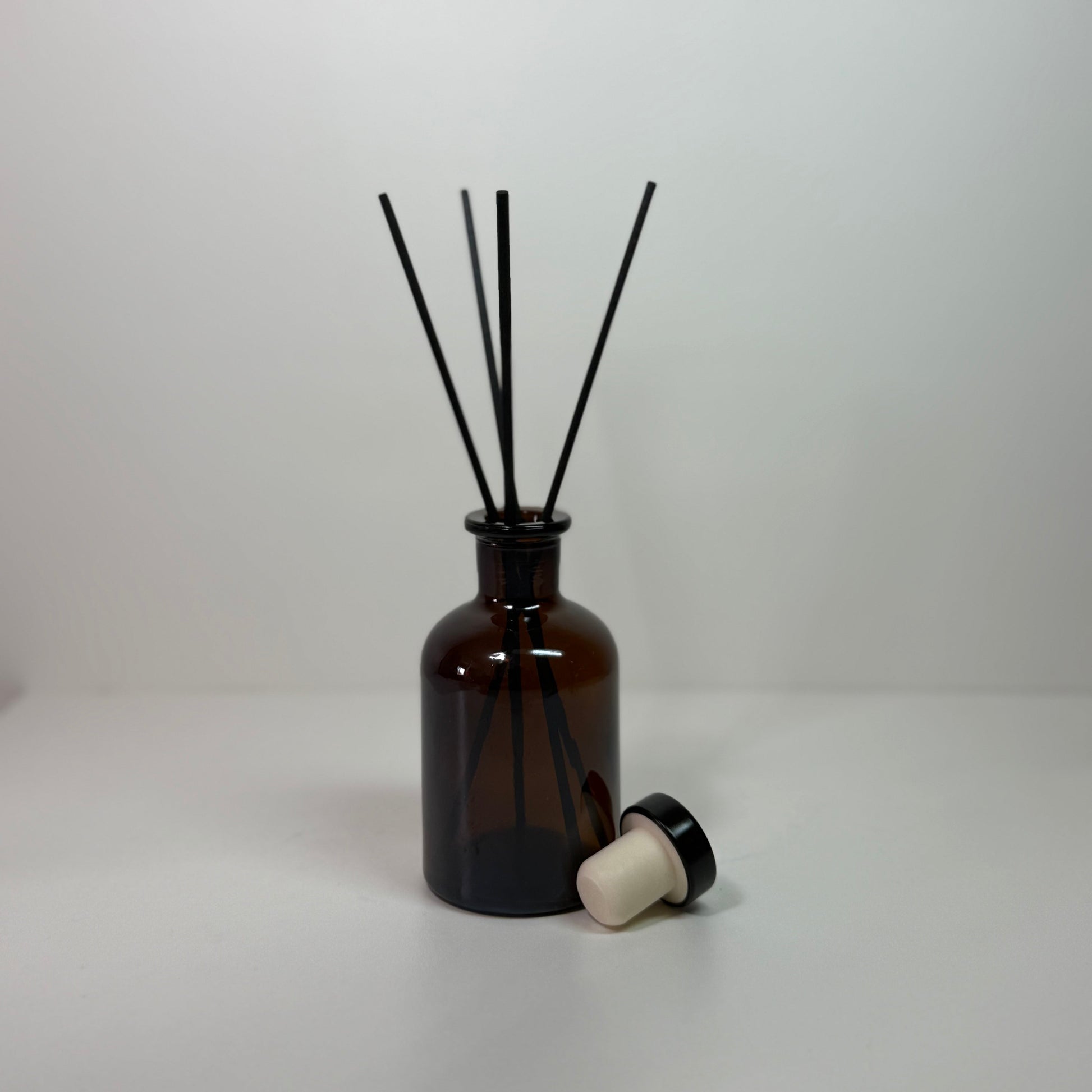 Glass diffuser bottle with 4 sticks and cap set, 125mL
