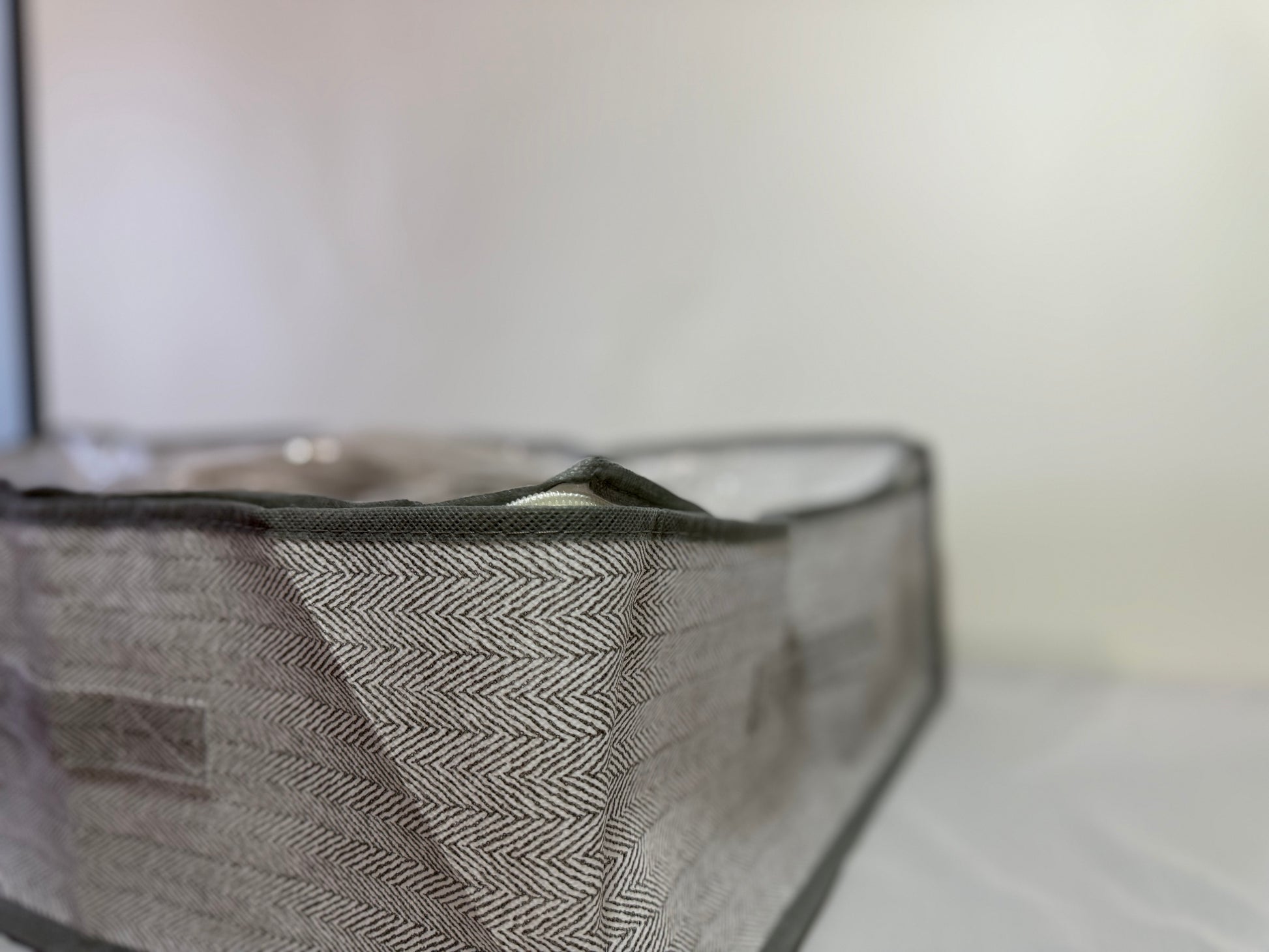 Dust-proof rectangular storage box