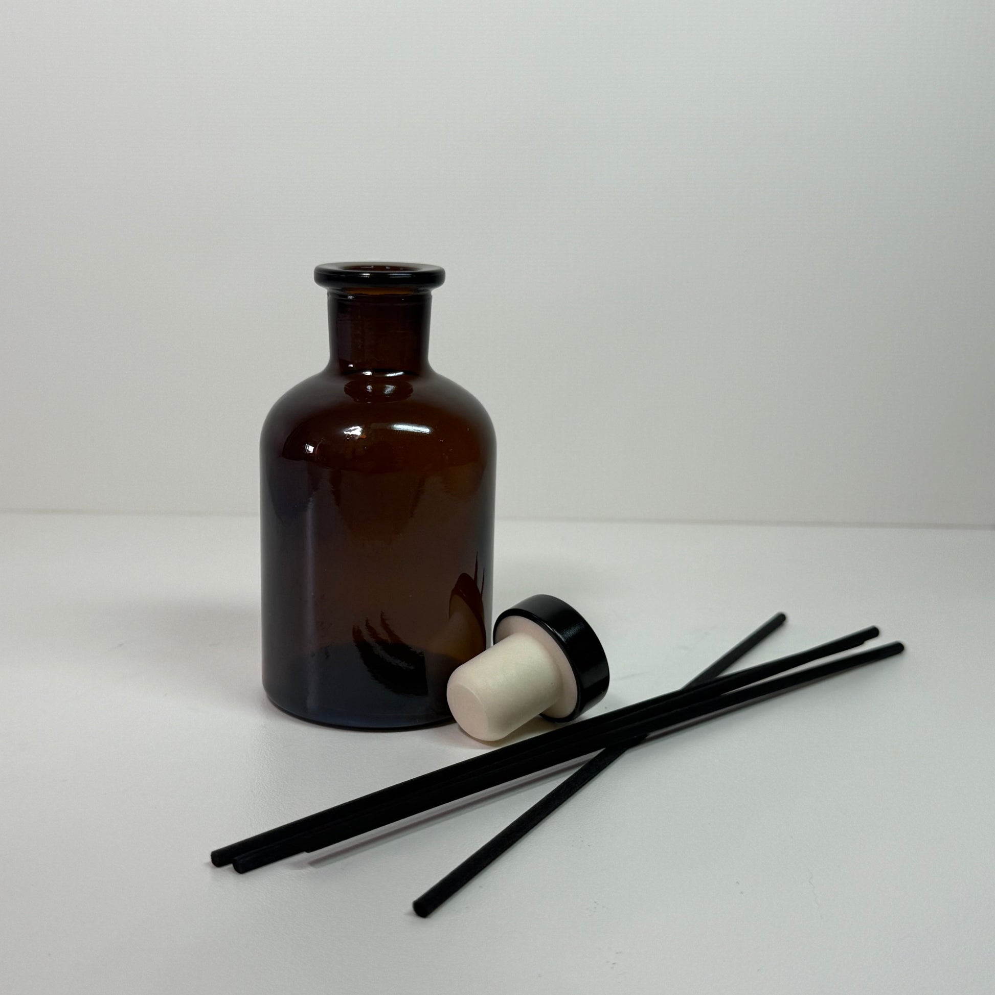 Glass diffuser bottle with 4 sticks and cap set, 125mL