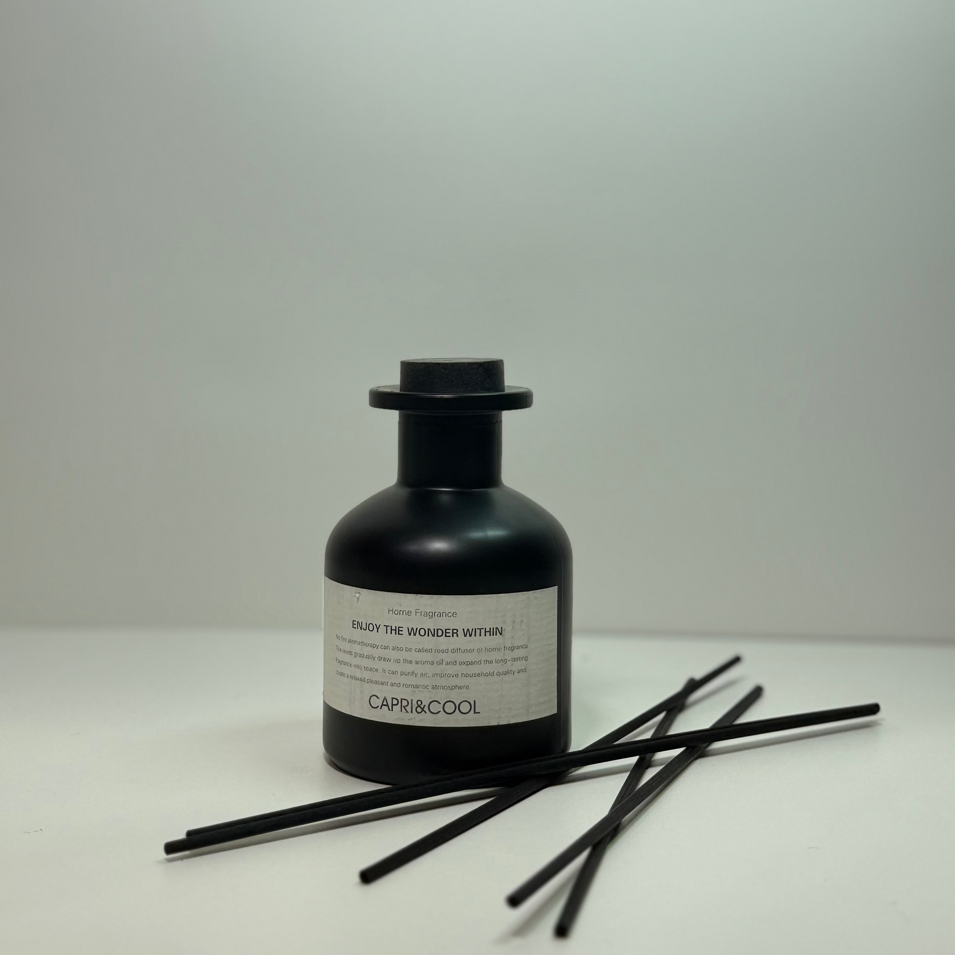 Glass difusser bottle with essential oil and sticks, 150mL