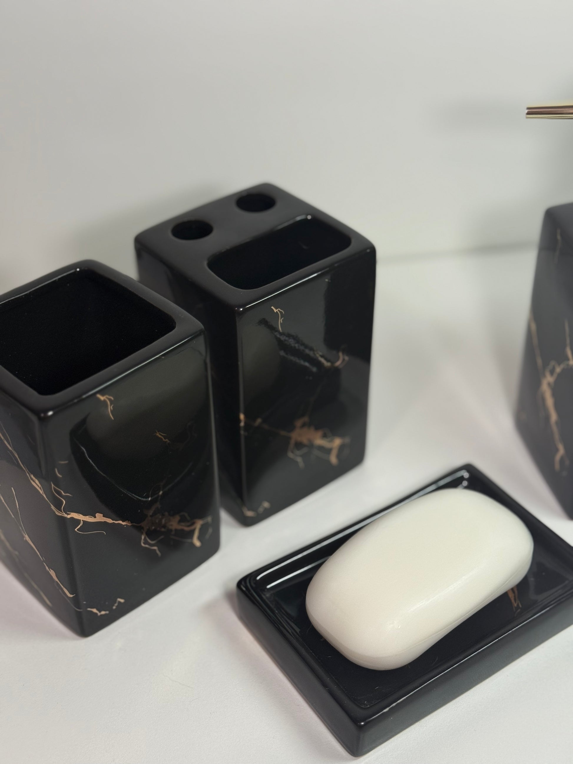 Bathroom elegant ceramic accessories set, 4 components, Model A