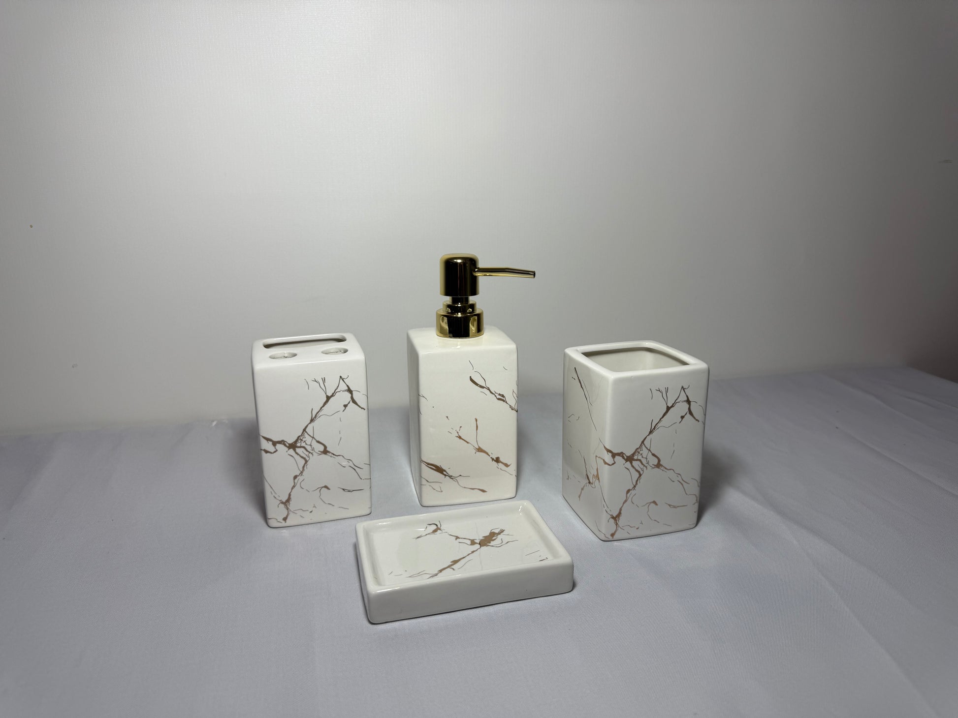 Bathroom elegant ceramic accessories set, 4 components, Model A
