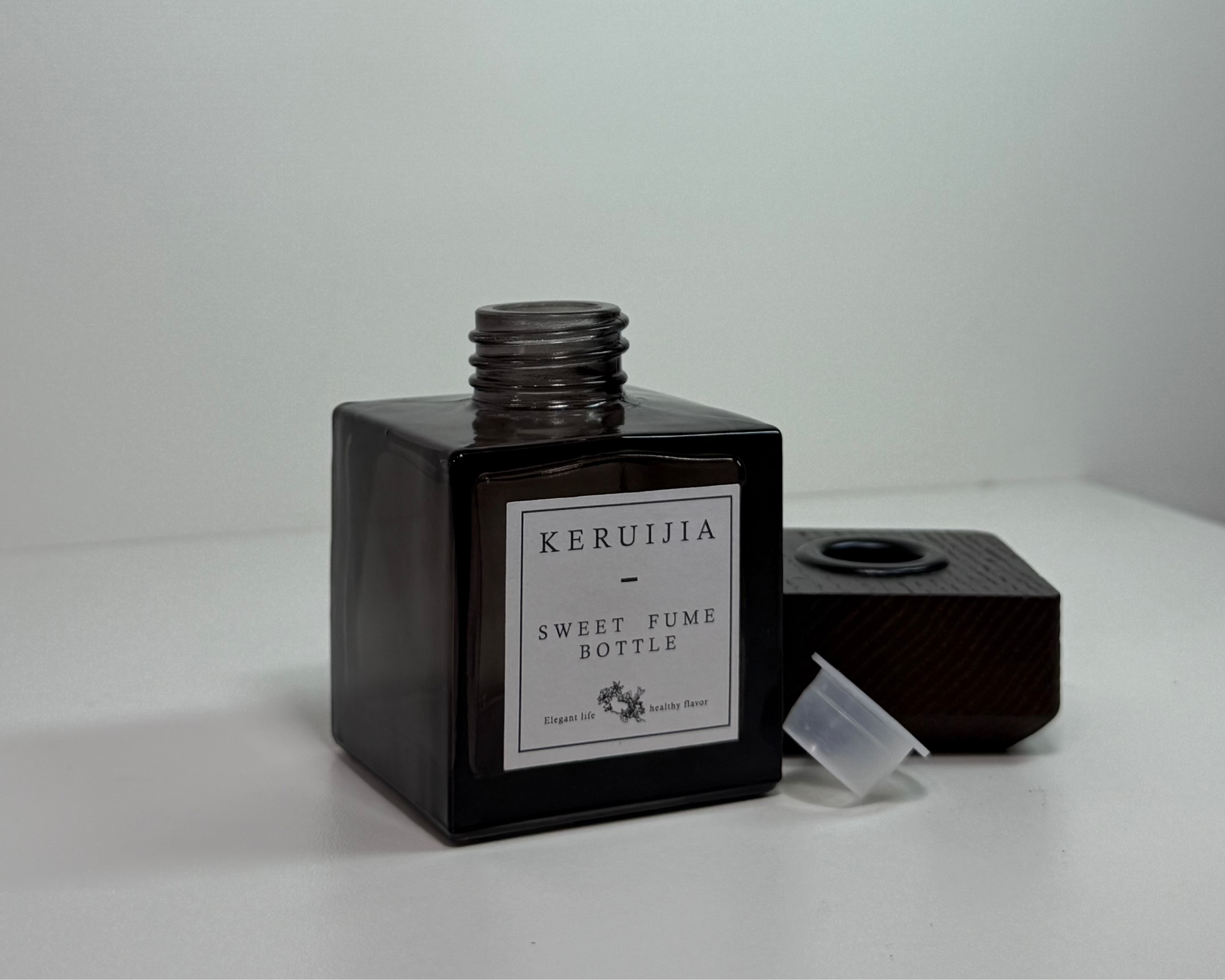 Glass diffuser bottle and oil container with lid, 100mL