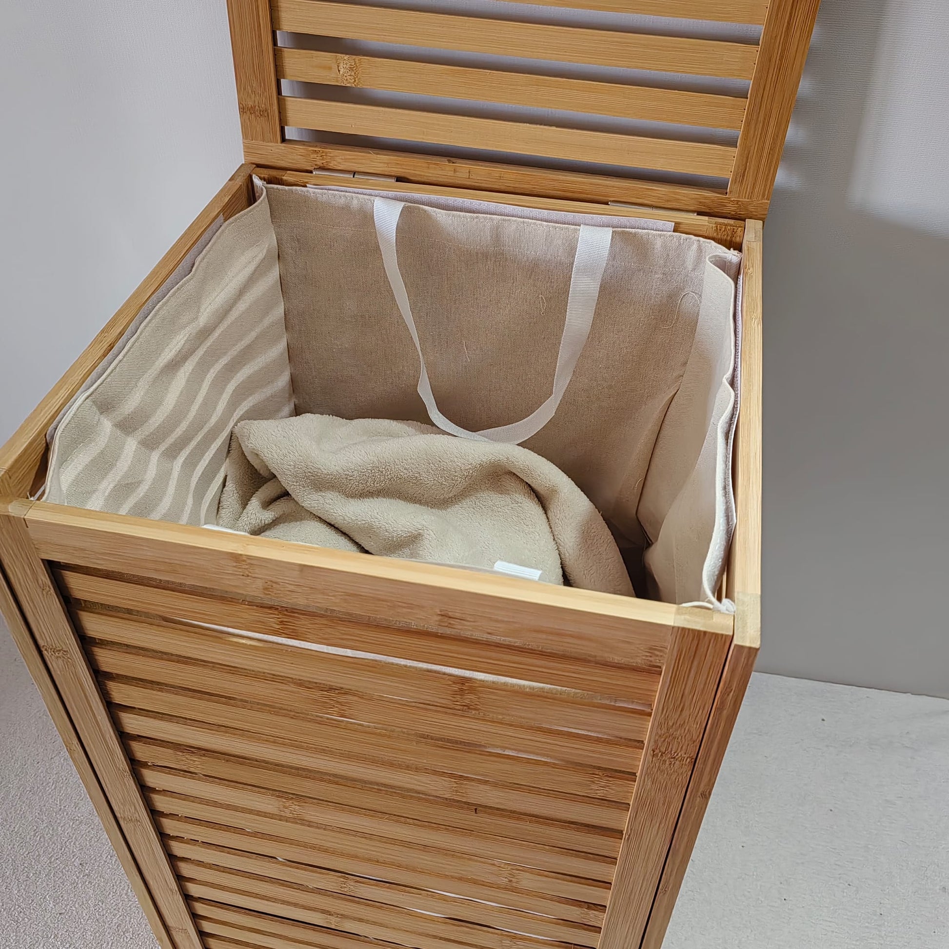 Cos de rufe din bambus cu capac, 38.5cm x 40.5cm x 58cm