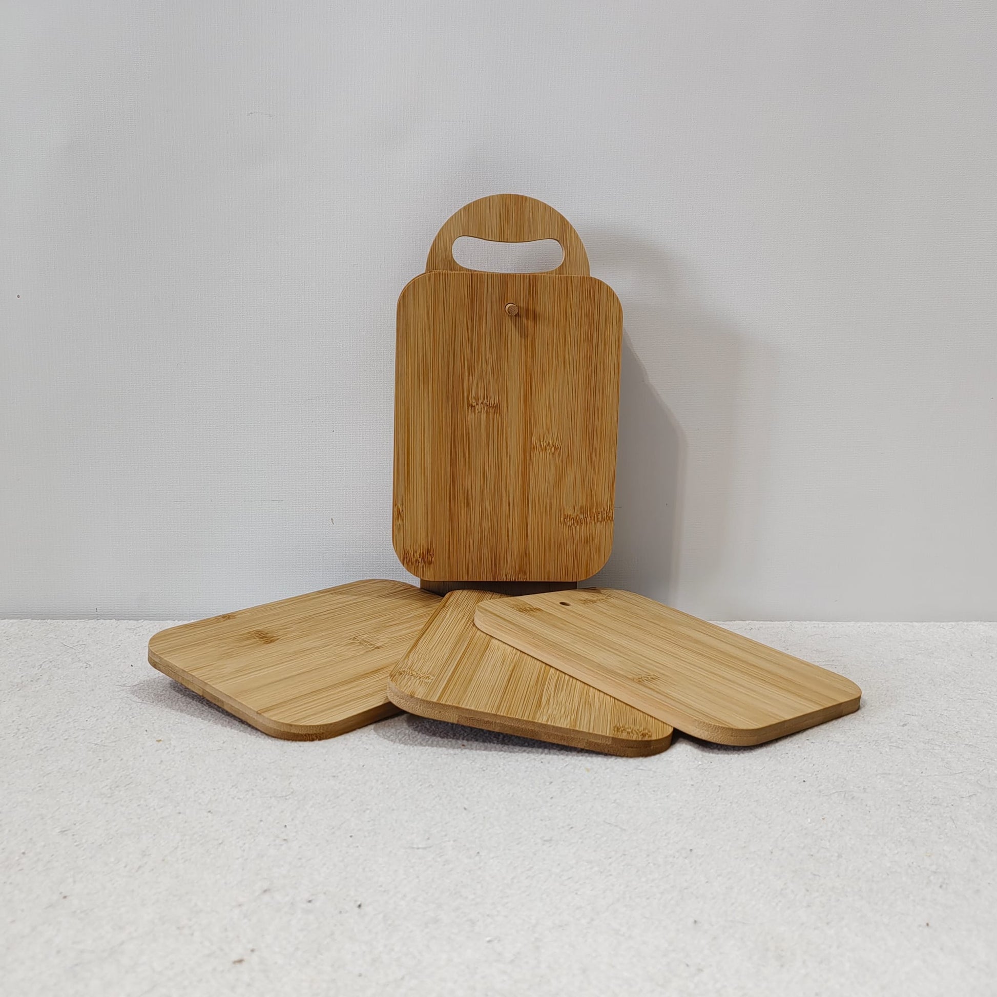 Set of 6 bamboo cutting boards with bamboo holder, 22cm x 16.5cm x 1cm