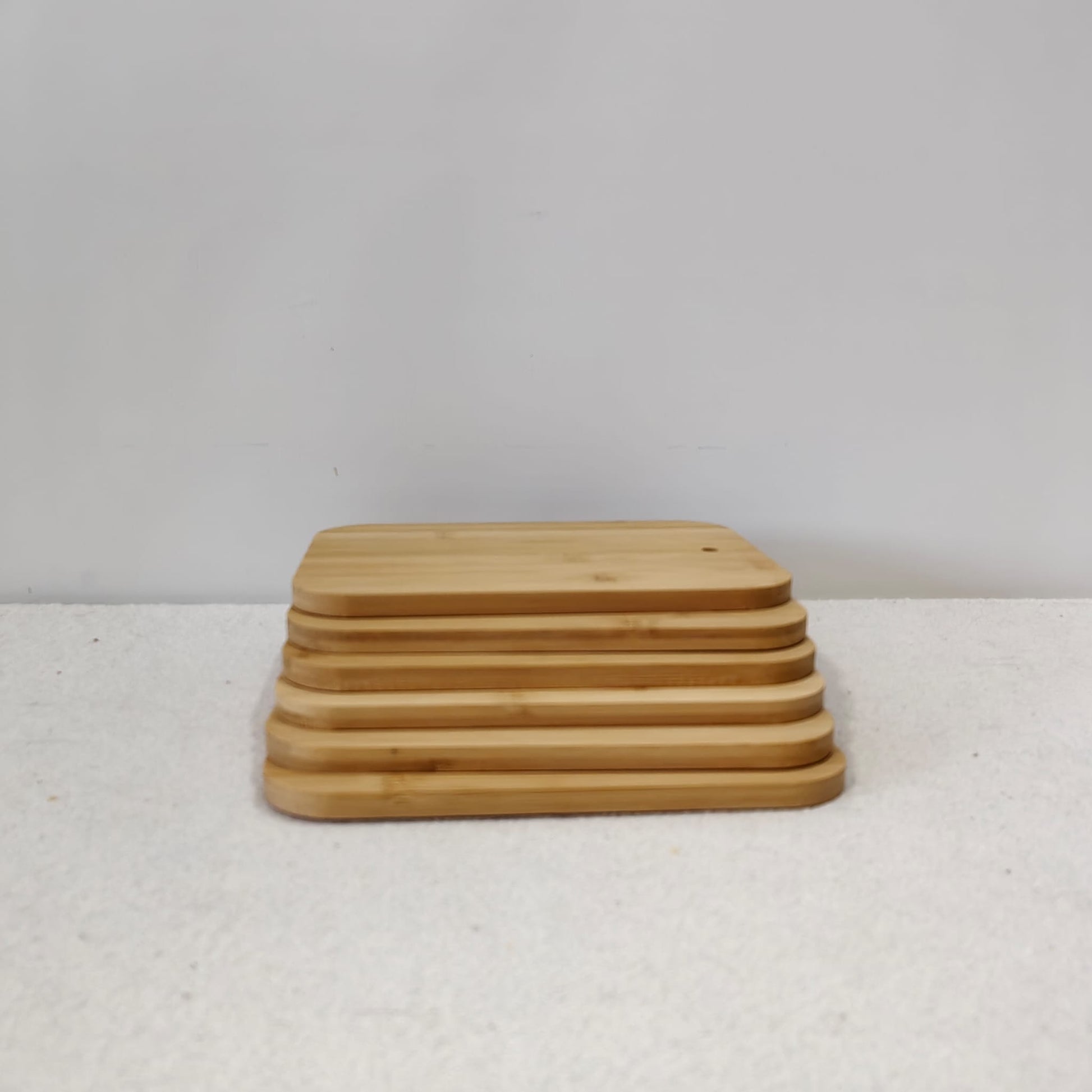 Set of 6 bamboo cutting boards with bamboo holder, 22cm x 16.5cm x 1cm