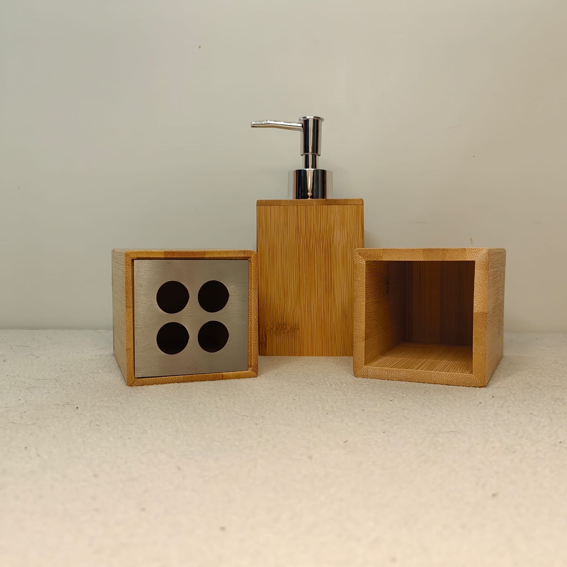 Bamboo bathroom accessories set, 4 components