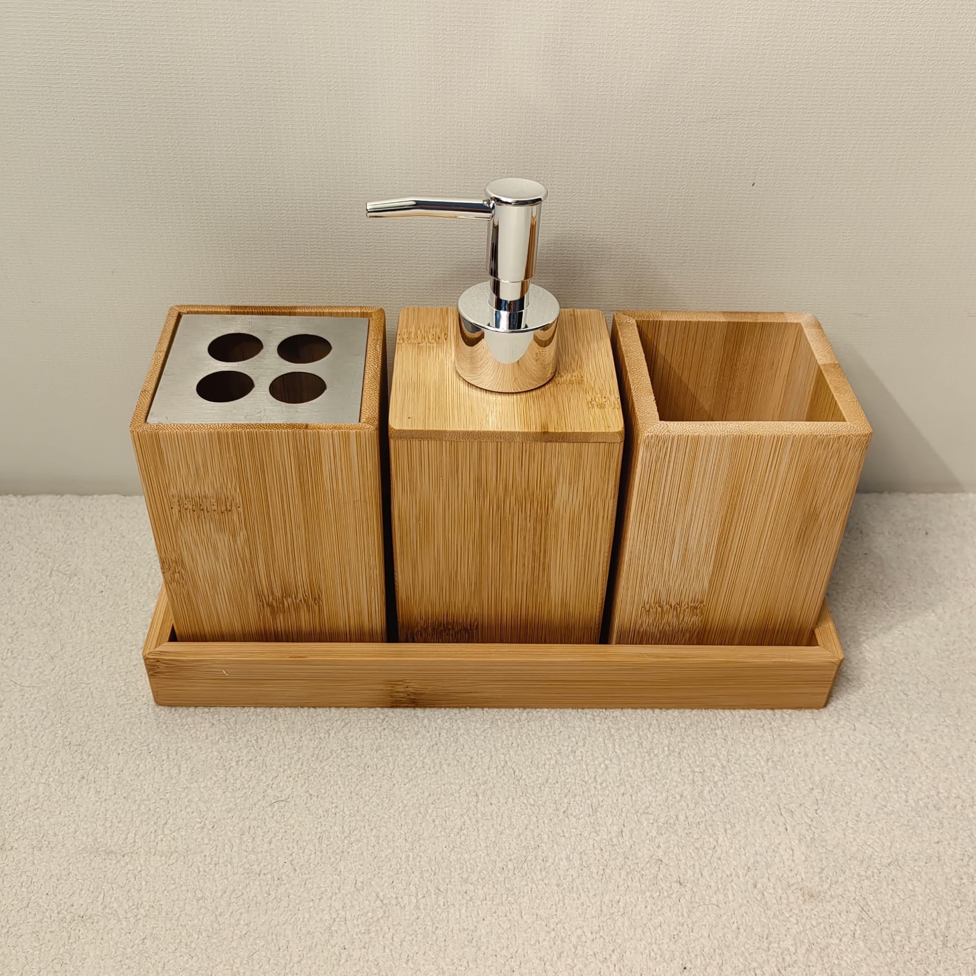Bamboo bathroom accessories set, 4 components