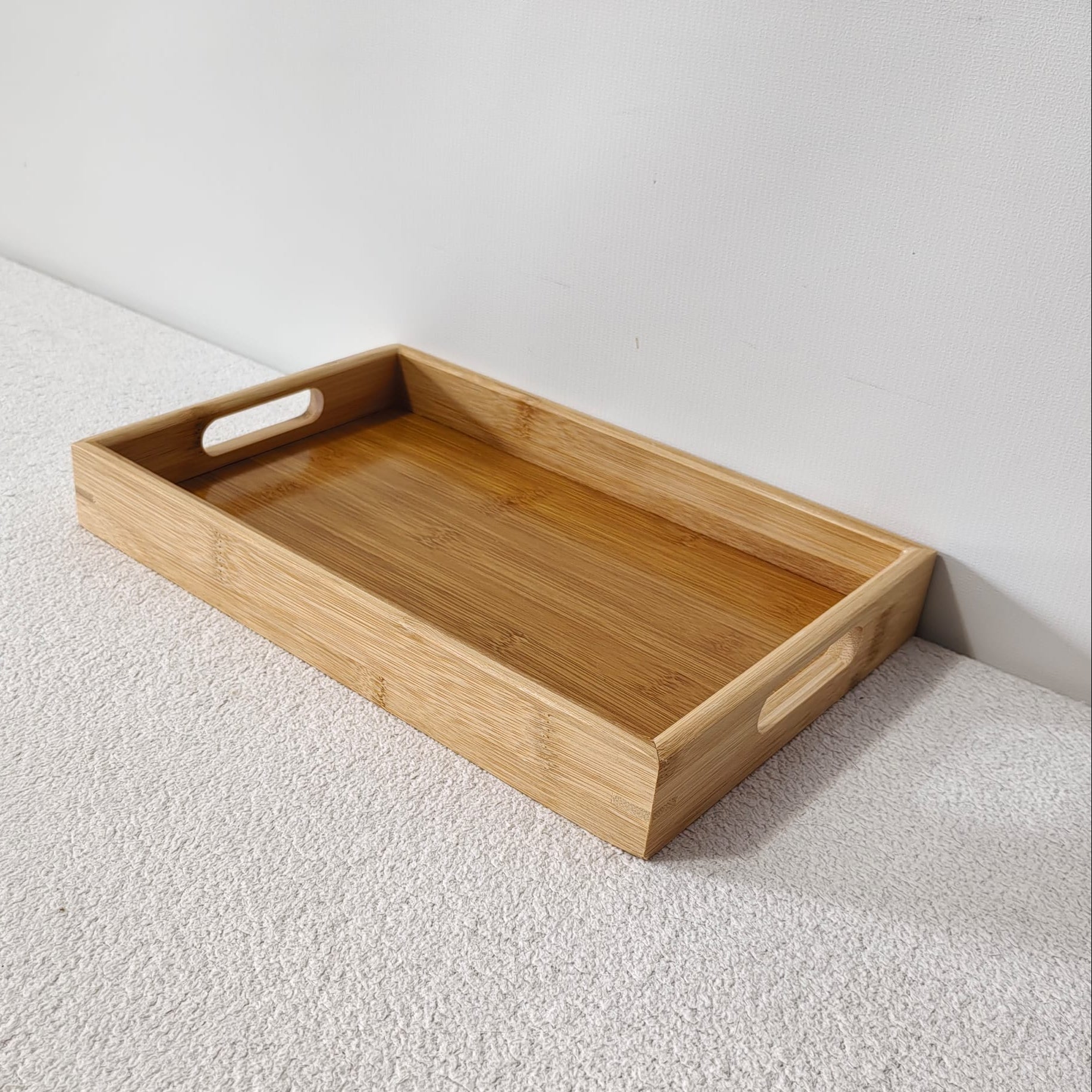 Tava de depozitare / servire din bambus, cu mânere, 30cm x 20cm x 4cm